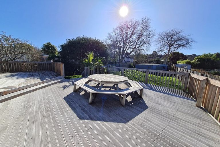 Photo of property in 669 Swanson Road, Swanson, Auckland, 0612