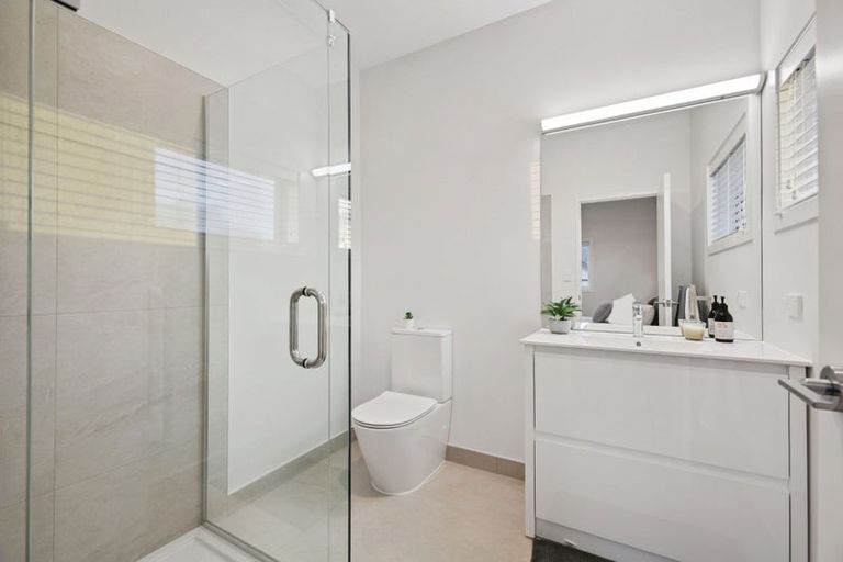 Photo of property in 352 East Coast Road, Sunnynook, Auckland, 0630