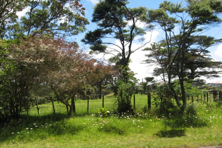 Photo of property in 15 Motutara Road, Muriwai, Waimauku, 0881