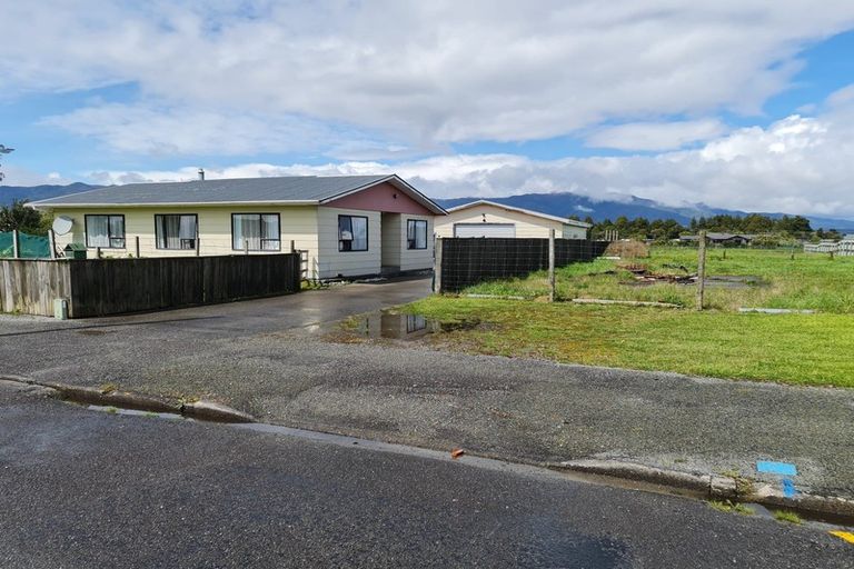 Photo of property in 18 Orowaiti Road, Westport, 7825