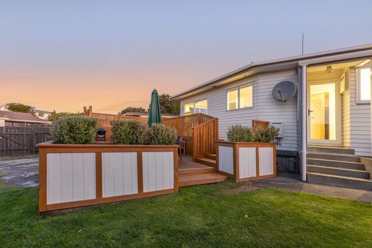 Photo of property in 2 Pennant Grove, Titahi Bay, Porirua, 5022