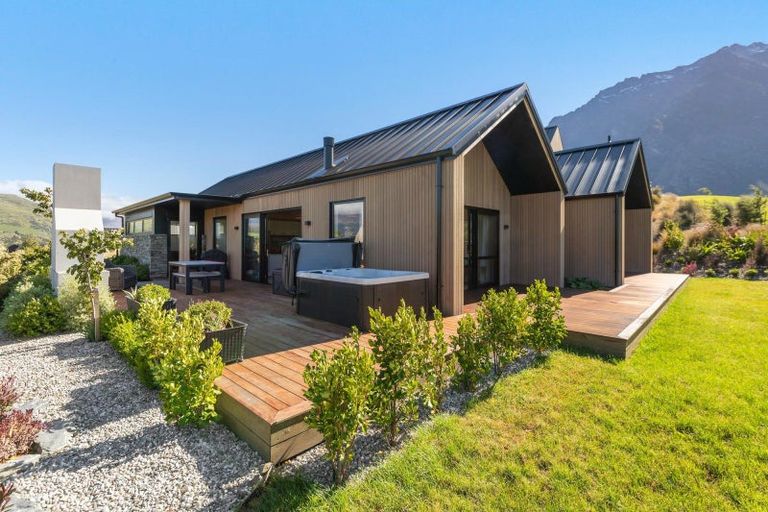 Photo of property in 9 Arran Lane, Jacks Point, Queenstown, 9371