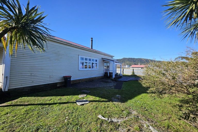 Photo of property in 14 Collins Street, Blaketown, Greymouth, 7805