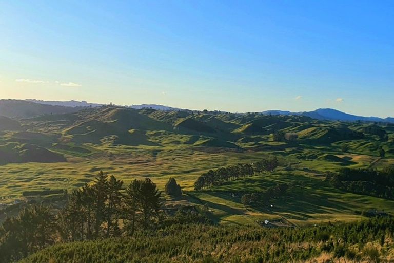 Photo of property in 40 Trig Hill, Acacia Bay, Taupo, 3385