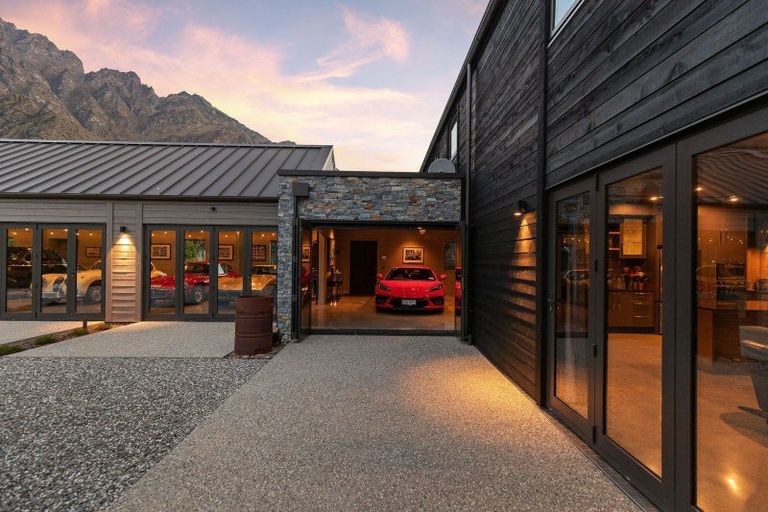 Photo of property in 8 Pendeen Crescent, Jacks Point, Queenstown, 9371