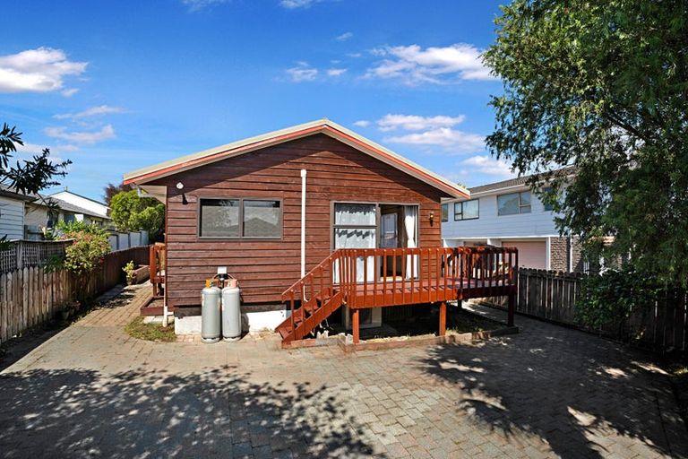 Photo of property in 4/28 Islington Avenue, New Lynn, Auckland, 0600