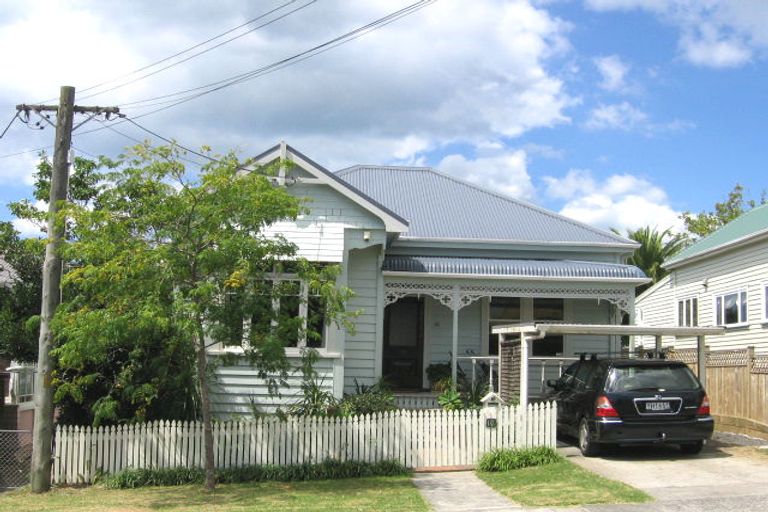 Photo of property in 14 Roslyn Terrace, Devonport, Auckland, 0624