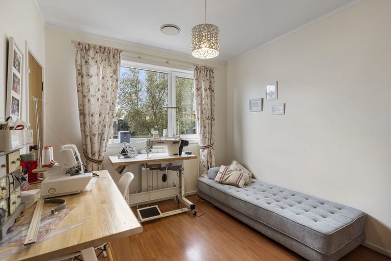 Photo of property in 22 Gwenand Place, Botany Downs, Auckland, 2010