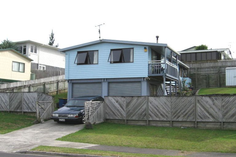 Photo of property in 1/28 Elizabeth Drive, West Harbour, Auckland, 0618
