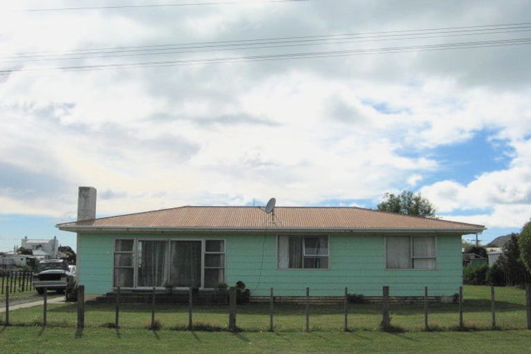 Photo of property in 28 Parkinson Street, Tolaga Bay, 4077