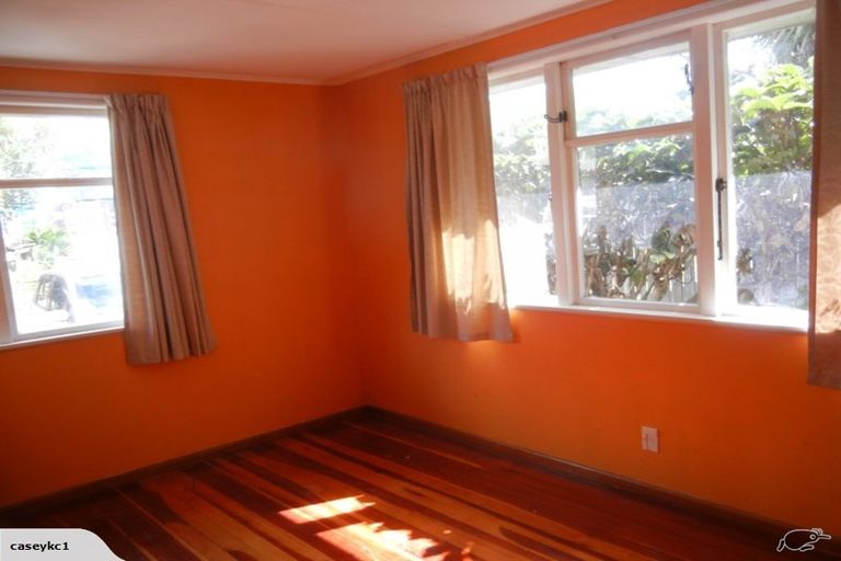 Photo of property in 15 Tawa Street, Tawa, Wellington, 5028