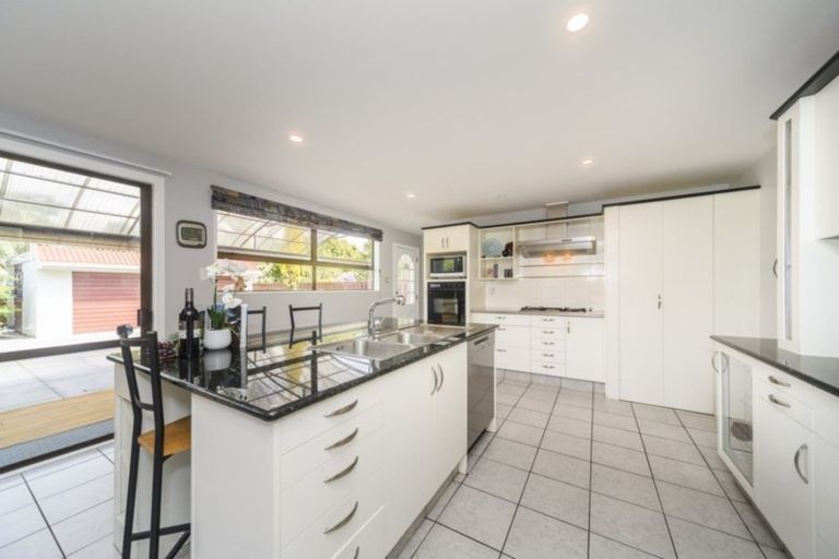 Photo of property in 16 Akaroa Avenue, Awapuni, Palmerston North, 4412