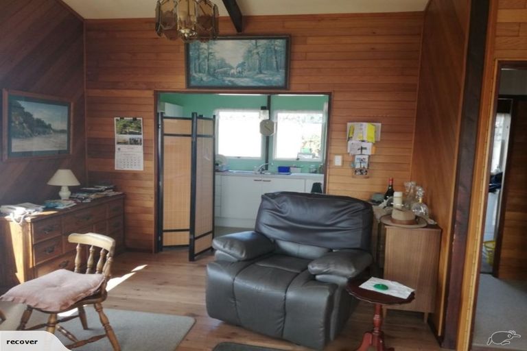 Photo of property in 23 Orere Point Road, Orere Point, Papakura, 2585