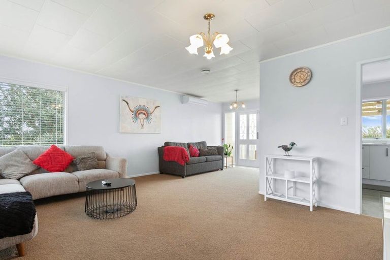 Photo of property in 11 Denver Avenue, Sunnyvale, Auckland, 0612