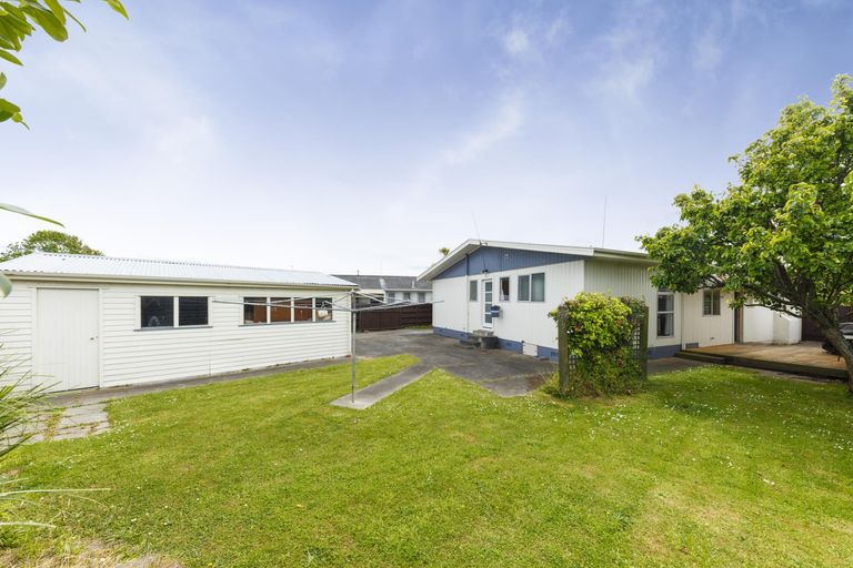Photo of property in 22 Palliser Place, Milson, Palmerston North, 4414