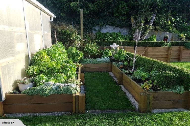 Photo of property in 58 Nicholson Road, Khandallah, Wellington, 6035