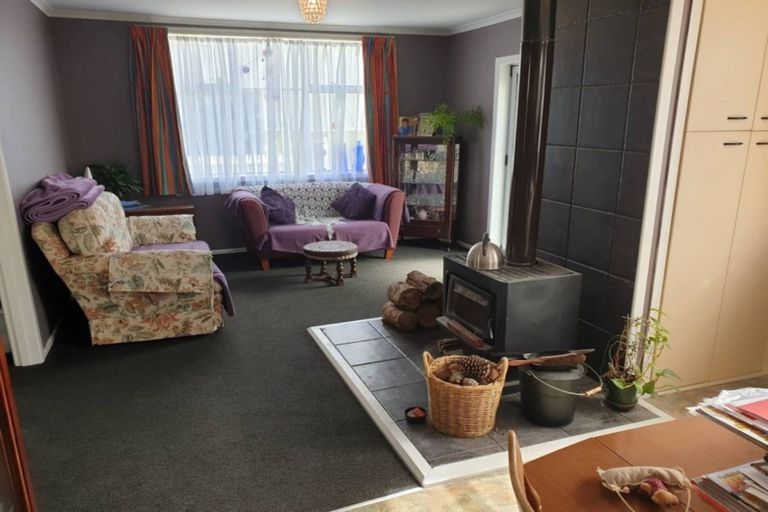 Photo of property in 80 Railway Street, Eltham, 4322