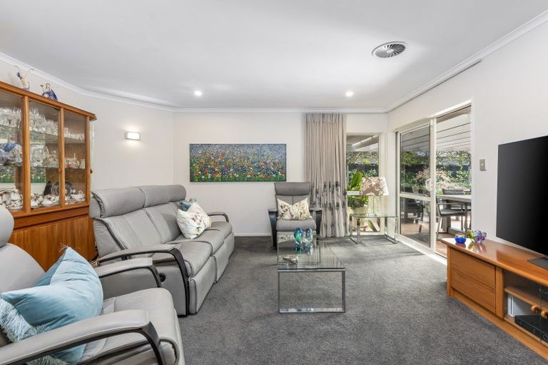 Photo of property in 17 Te Wharau Drive, Greenhithe, Auckland, 0632