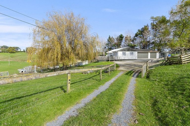 Photo of property in 141 Karioitahi Road, Waiuku, 2683