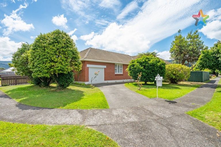 Photo of property in 1 Craig Grove, Elderslea, Upper Hutt, 5018