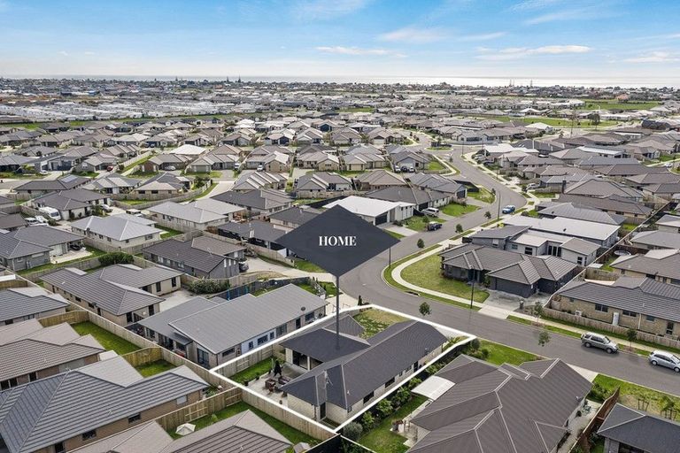 Photo of property in 22 Piata Street, Papamoa Beach, Papamoa, 3118