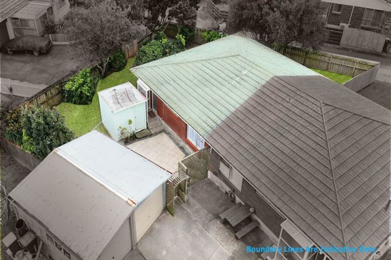 Photo of property in 2/36 Blacklock Avenue, Henderson, Auckland, 0612