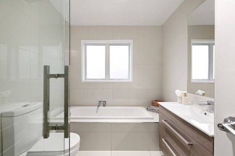 Photo of property in 25 Portadown Avenue, Pakuranga Heights, Auckland, 2010