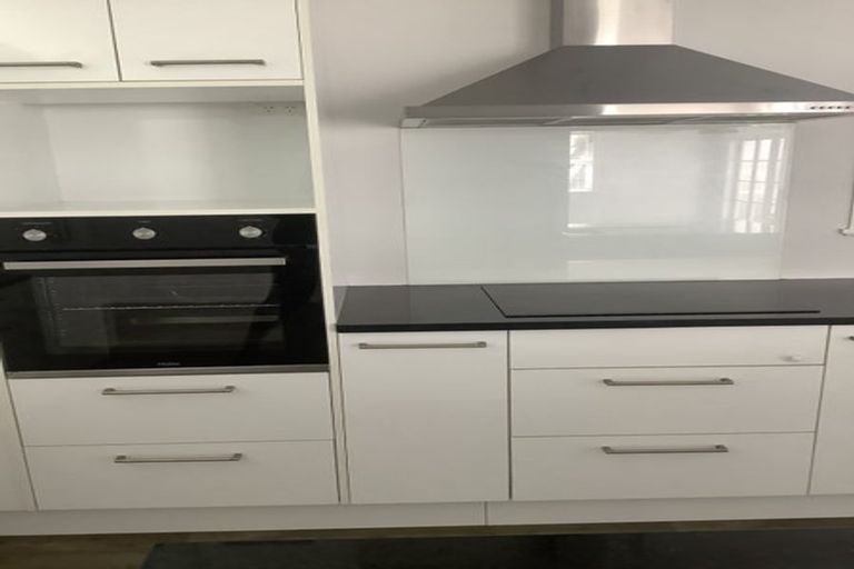 Photo of property in 1 Keats Place, Blockhouse Bay, Auckland, 0600