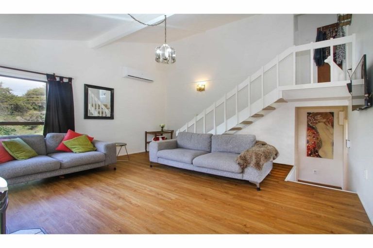 Photo of property in 2/39 Brunton Place, Glenfield, Auckland, 0629