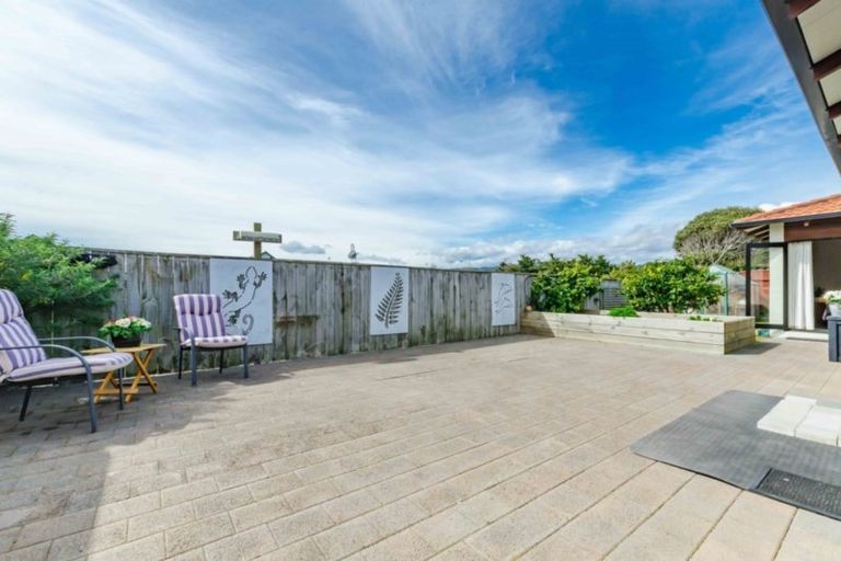 Photo of property in 11 Central Park, Paraparaumu Beach, Paraparaumu, 5032
