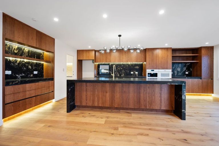 Photo of property in 5f Glendhu Road, Bayview, Auckland, 0629