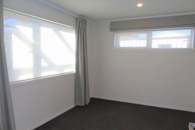 Photo of property in 17 Chetwode Grove, Newlands, Wellington, 6037