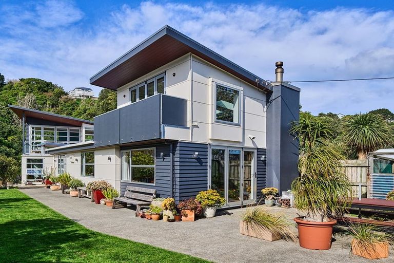 Photo of property in 40 Happy Valley Road, Owhiro Bay, Wellington, 6023