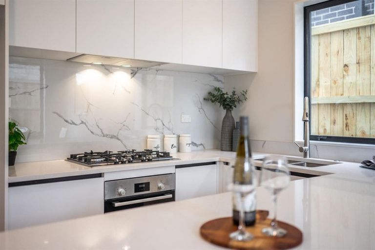 Photo of property in 76a Botany Road, Botany Downs, Auckland, 2010