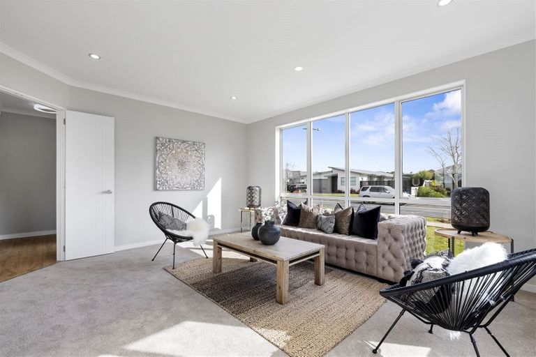 Photo of property in 6 Coote Way, Kumeu, 0810