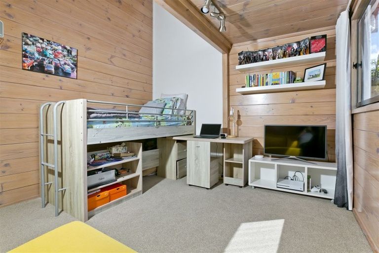 Photo of property in 2/10 Braemar Road, Castor Bay, Auckland, 0620