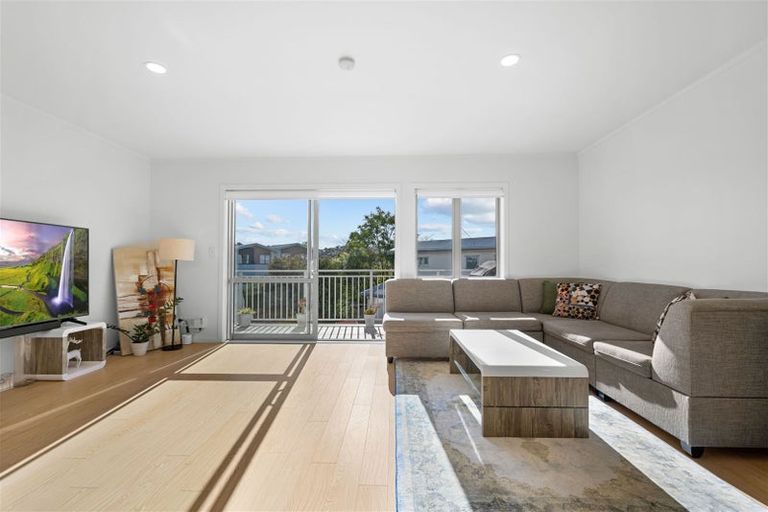 Photo of property in 3/15 Andersons Road, Oteha, Auckland, 0632