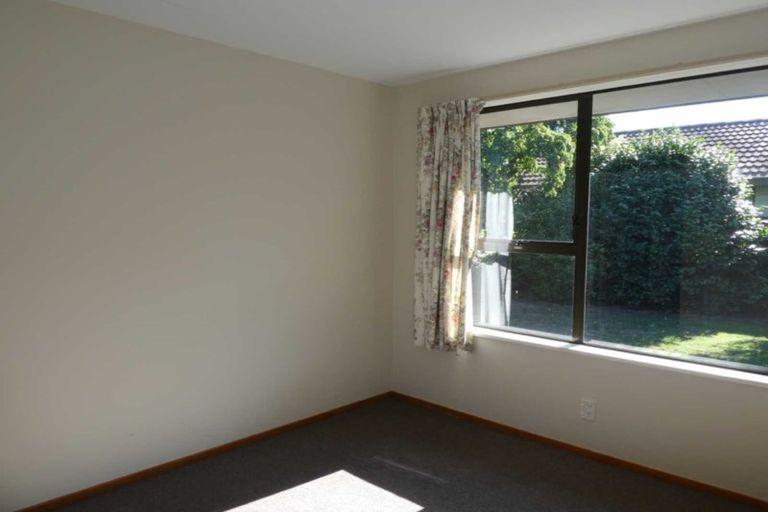 Photo of property in 8 Algie Place, Avonhead, Christchurch, 8042