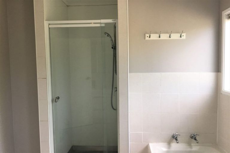 Photo of property in 43 Deverell Place, Northcross, Auckland, 0632