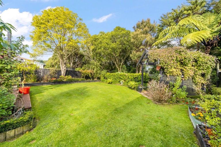 Photo of property in 3 Aniseed Grove, Timberlea, Upper Hutt, 5018