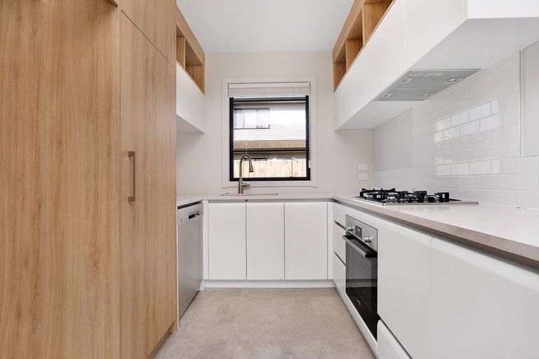 Photo of property in 2/60 Sandwich Road, Saint Andrews, Hamilton, 3200