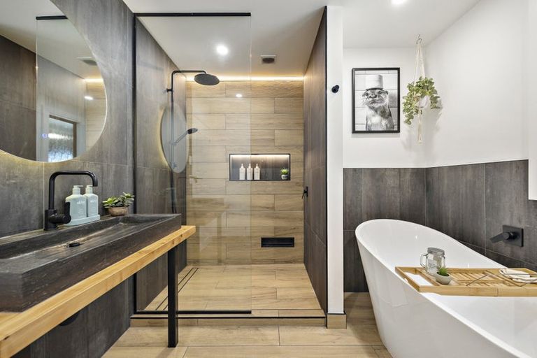 Photo of property in 44b Crosland Road, South Head, 0874