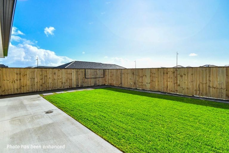 Photo of property in 32 Korowhiti Road, Clarks Beach, 2122