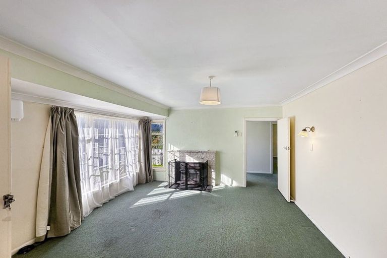 Photo of property in 8a Bledisloe Crescent, Wainuiomata, Lower Hutt, 5014