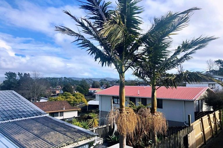 Photo of property in 2/21 Sarajevo Place, Massey, Auckland, 0614