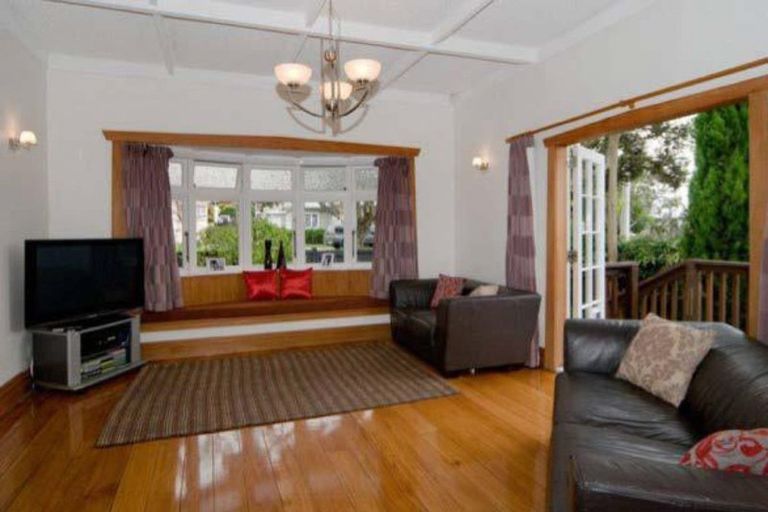 Photo of property in 13a Irirangi Road, Greenlane, Auckland, 1061