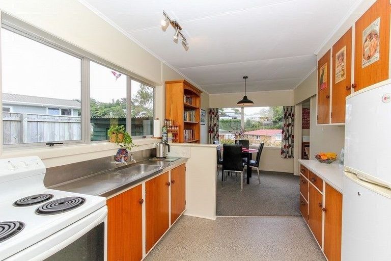 Photo of property in 27 Beaumont Crescent, Frankleigh Park, New Plymouth, 4310