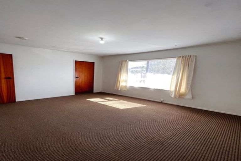 Photo of property in 5 Celeste Place, Totara Vale, Auckland, 0627