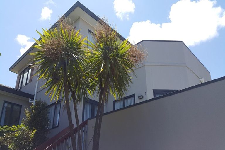 Photo of property in 43 Ribbonwood Crescent, Goodwood Heights, Auckland, 2105