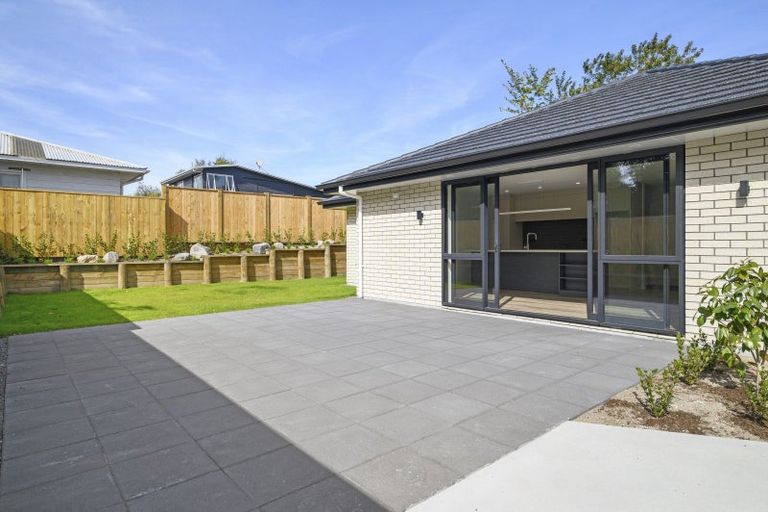 Photo of property in 10b Gradwell Place, Two Mile Bay, Taupo, 3330